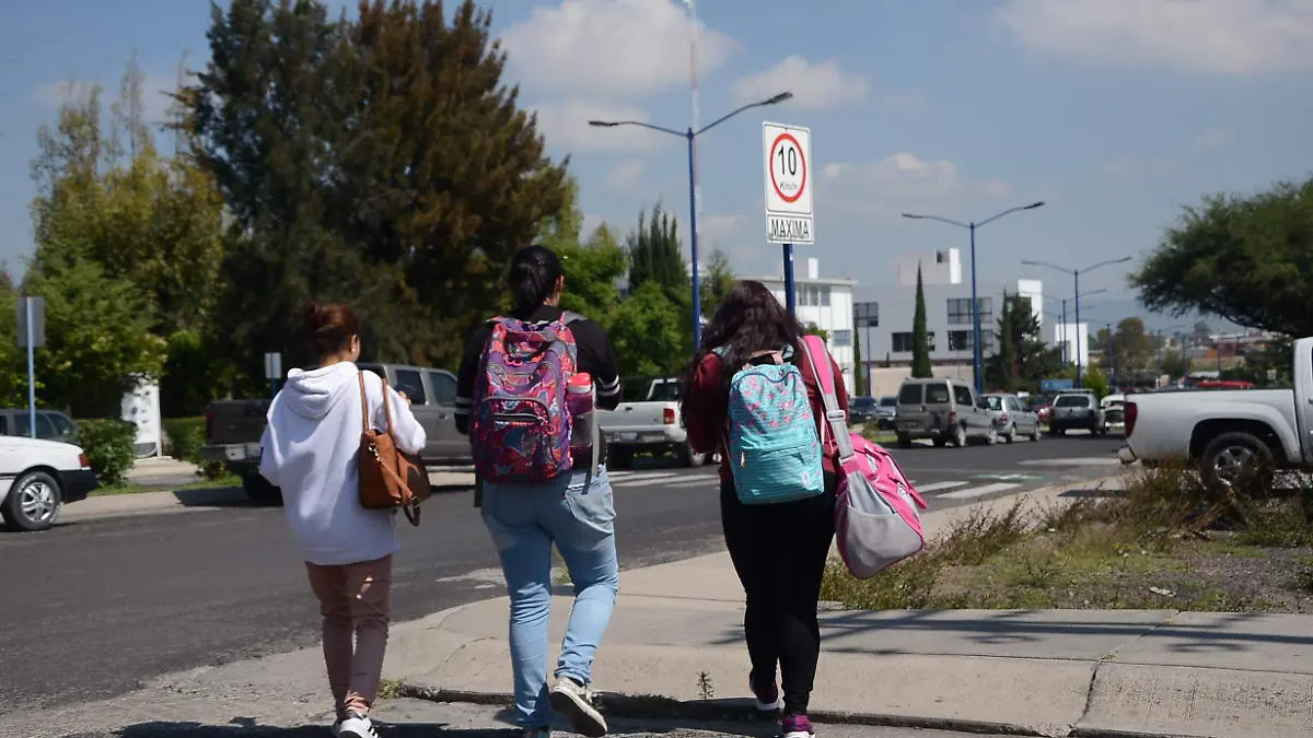 Universitarias sufren acoso sexual al exterior del campus. Foto Archivo